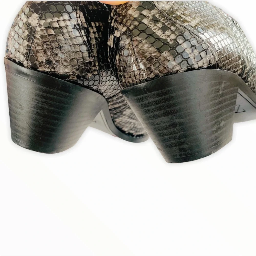 ZARA Gray & Black Snake‎ Skin Design Booties Size 6
